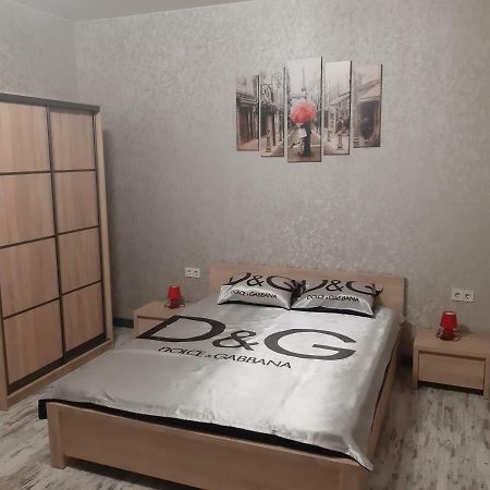 1 Stop From Railway Station Apartment Kiev Bagian luar foto