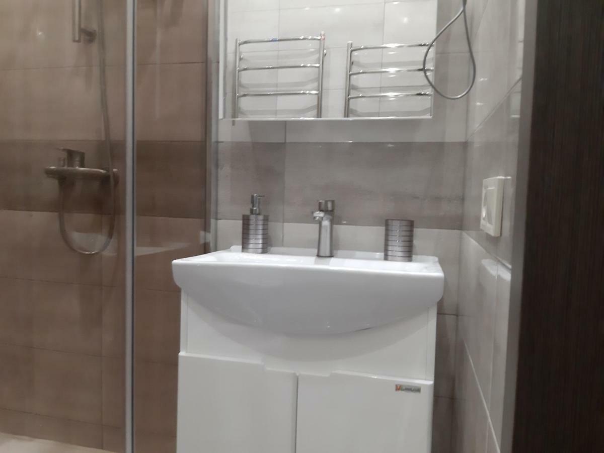 1 Stop From Railway Station Apartment Kiev Bagian luar foto