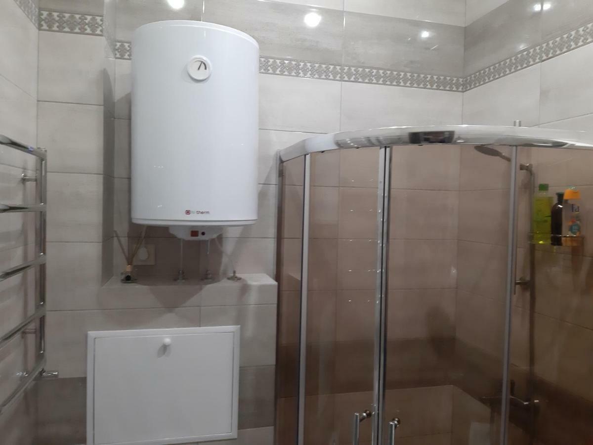1 Stop From Railway Station Apartment Kiev Bagian luar foto
